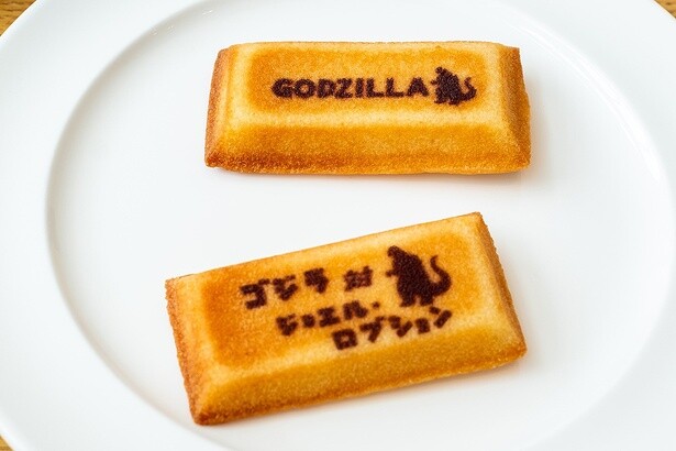 ラ ブティック ドゥ ジョエル・ロブションの「ゴジラフィナンシェ」900円。カタカナのロゴとゴジラのシルエットがプリントされている