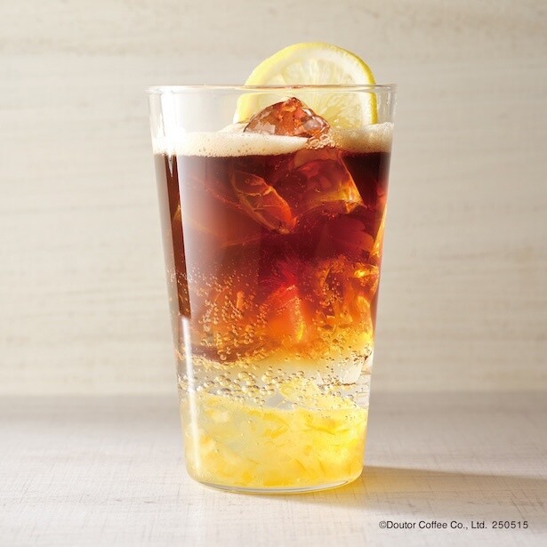 【写真】エクセルシオール カフェの夏の新作ドリンク「レモンエスプレッソトニック」(650円)