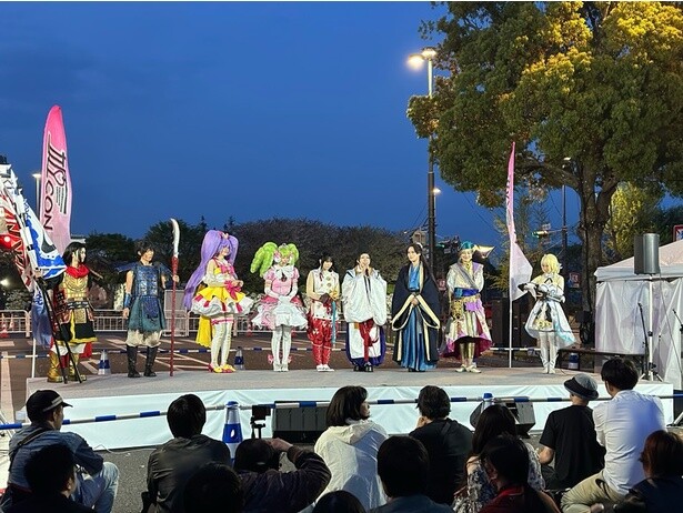 表彰式のあとには、姫路城前の大手前公園でアフタートーク＆記念撮影が実施された