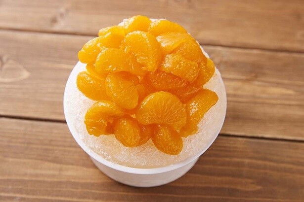 夏の風物詩として人気の「みかん氷」(500円)