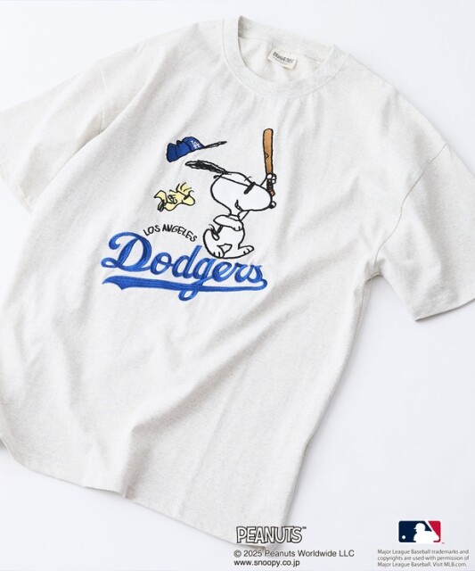 「【PEANUTS×MLB】オリジナルデザインTシャツ(ロサンゼルス・ドジャース)」(大人4939円、キッズ3839円)