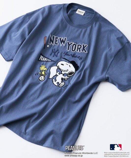「【PEANUTS×MLB】オリジナルデザインTシャツ(ニューヨーク・ヤンキース)」(大人4939円、キッズ3839円)