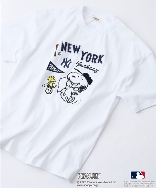 「【PEANUTS×MLB】オリジナルデザインTシャツ(ニューヨーク・ヤンキース)」(大人4939円、キッズ3839円)