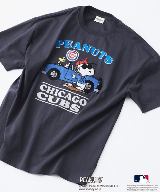 「【PEANUTS×MLB】オリジナルデザインTシャツ(シカゴ・カブス)」(大人4939円、キッズ3839円)