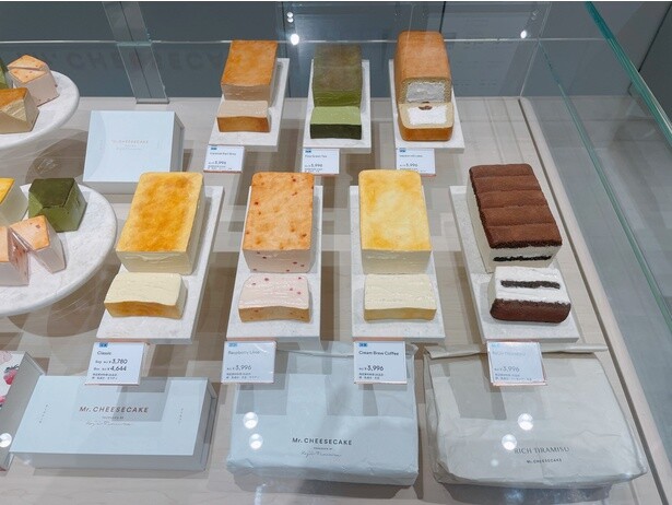 複数の素材の香りそれぞれを引き立たせたケーキは、どれも立体的な味わいが楽しめる。GINZA SIX店では、ECサイトだと毎月6日の限定販売の「square roll cake」も販売