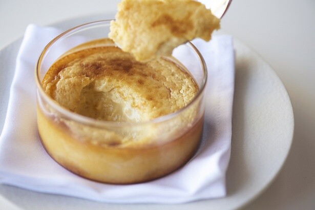 デザートコースのラストを飾る「Fresh from the oven 温律」。焼きたてのチーズケーキでほっとするひとときを