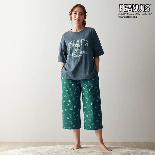 「動きやすくて気持ちいい。スヌーピーが可愛い、天竺トップスと布帛のパジャマ」(チャコールグレー)