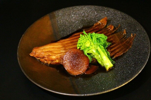 「北海道郷土料理 カスベの煮付け」(1620円)※写真は解凍後の状態