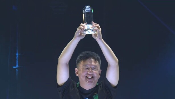 【画像】EVO JAPAN THE KING OF FIGHTERS XV部門で連覇を達成したET選手