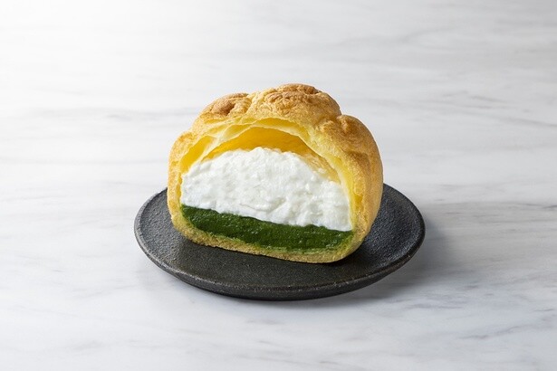 「たっぷりホイップのダブルシュー宇治抹茶」220円(税抜)