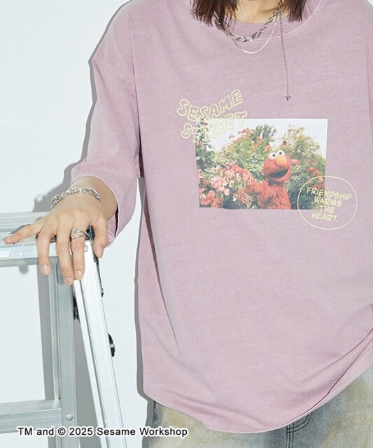   「SESAME STREET 別注 半袖Tシャツ(ピンク)」(4950円)