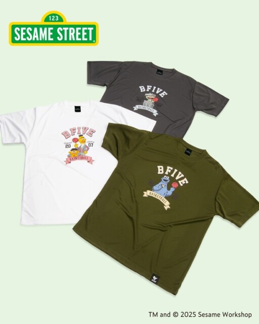 「SESAME STREET COLLEGE TEE」(各4900円)