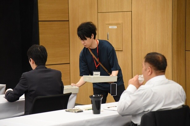 「純米酒部門」「純米吟醸部門」決審会の様子