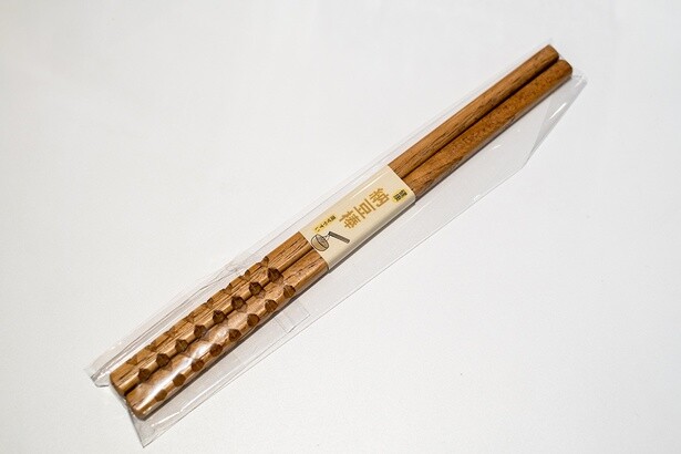 納豆をおいしく混ぜられる専用の箸も！「納豆棒」(310円)