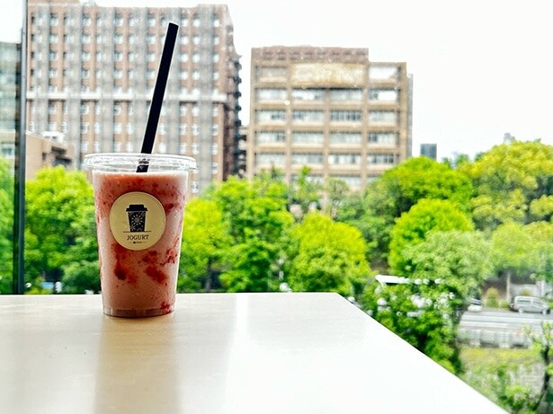 【写真】発酵ドリンク「JOGURT(醸グルト) シェイク」を味わえる