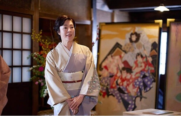 俊介の実の母親で、喜久雄の役者としての才能に気づいて育てていく大垣幸子(寺島しのぶ)