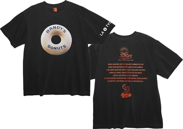 ランディーズドーナツについてのメッセージが英語でバックプリントされた、「東京1号店限定Tシャツ」(5500円)