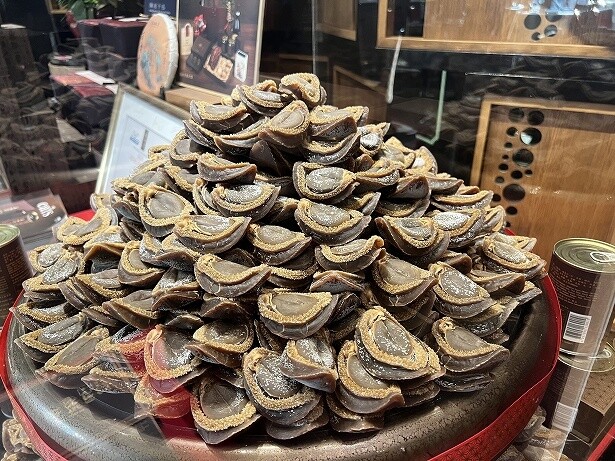 【写真】超高級食材の干しアワビを使った料理が有名