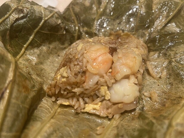 「エビ入り蓮の葉包みご飯」