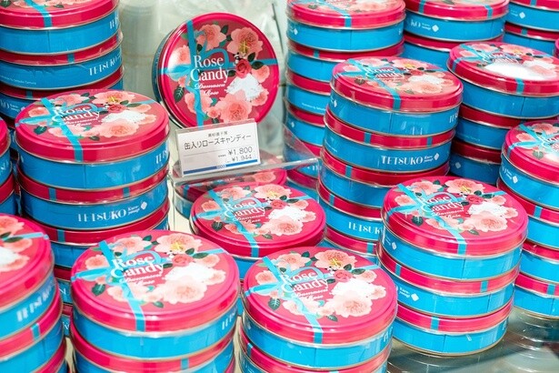 缶入りローズキャンディー(1944円)