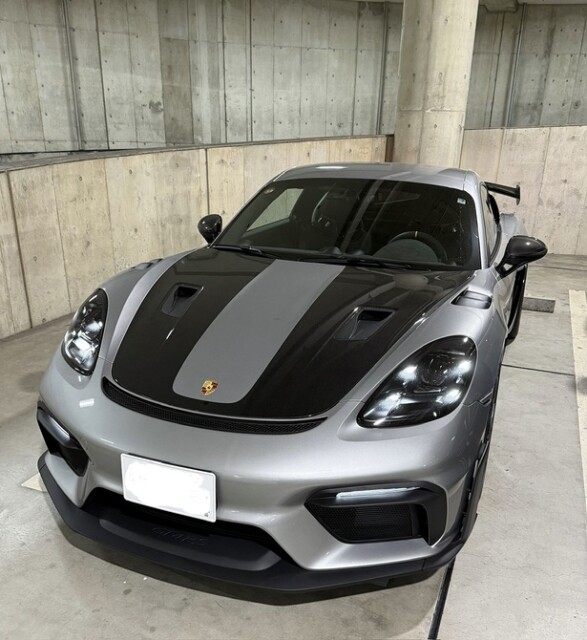 マギーさんの愛車は、ポルシェ718ケイマン GT4 RS PDK ヴァイザッハパッケージ