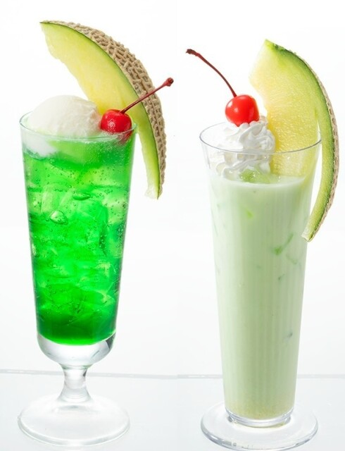 「肥後グリーンクリームソーダ」(950円)と「信州ミルクと肥後グリーンのミックスジュース」(950円)