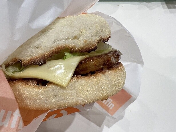 濃厚なチーズとイングリッシュマフィンとの相性はピカイチ