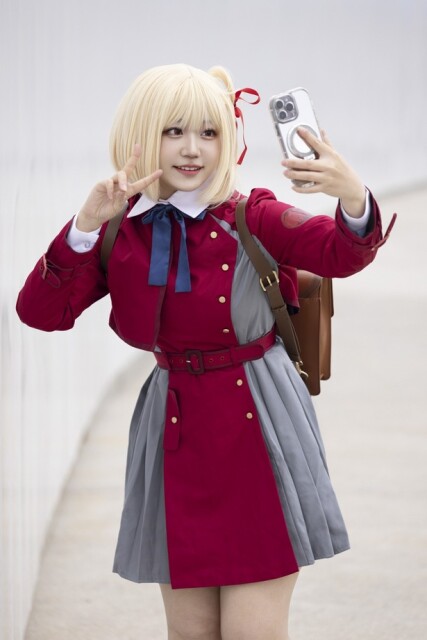 【画像】1階通路は白壁での自撮りにもおすすめ。すごく盛れるとルカさんも大喜び
