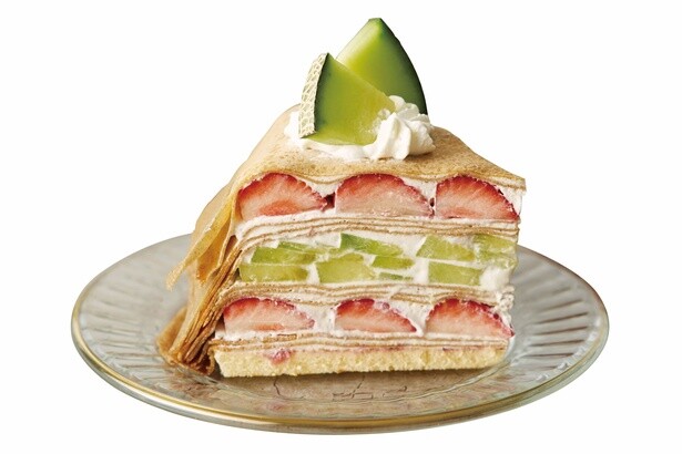苺と鉾田産メロンのミルクレープ(お茶付)。数量限定。5月26日(月)～6月11日(水)までの販売予定　※お茶は「tea&Others」から選択。一部追加料金あり