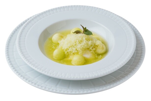パンナコッタのクインシーメロンのスープ仕立て メロンのグラニータ。ドリンク付き。1日10食限定