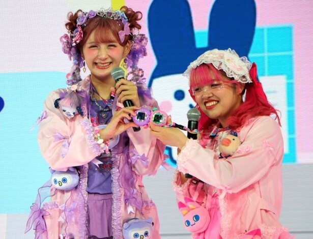 ドキドキの“ツーしん”で相性が悪いことが判明…。たまごっち同士の相性がよいと子どもが誕生する
