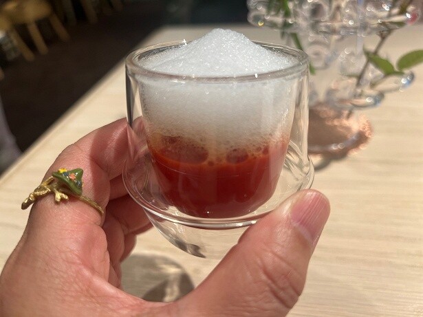 アミューズの「ビーツのスープ」