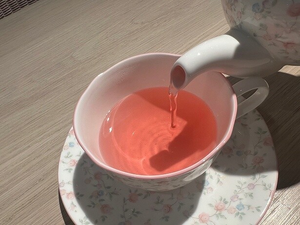 ドリンクはカフェインレスの「ソフトピーチ」など、10種のティーから選べる
