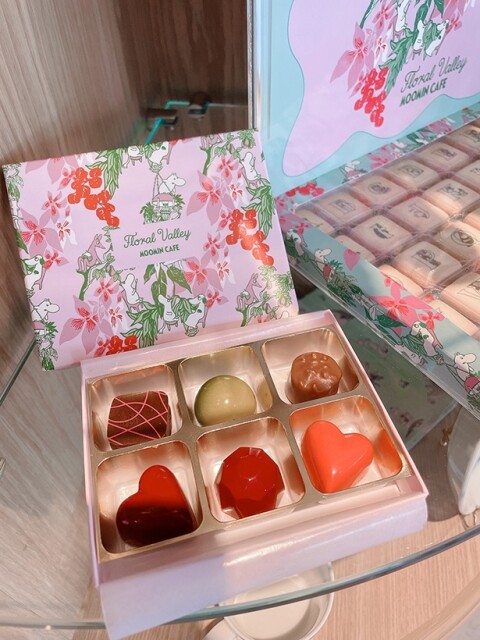 店舗限定の「チョコレート」(6個入り2200円)。物語に出てくる宝石をイメージ