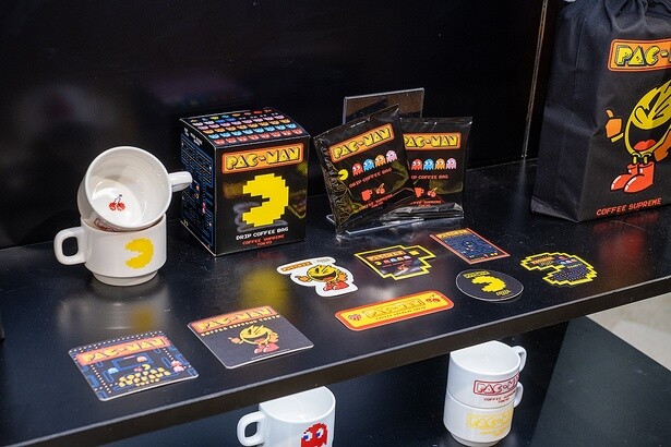 「Coffee Supreme」のコーヒーグッズもパックマン仕様に