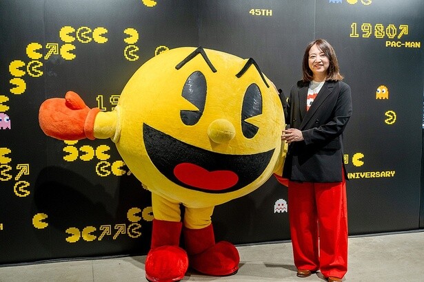株式会社バンダイナムコエンターテインメント代表取締役社長 兼 チーフパックマンオフィサーの宇田川南欧さんとパックマン