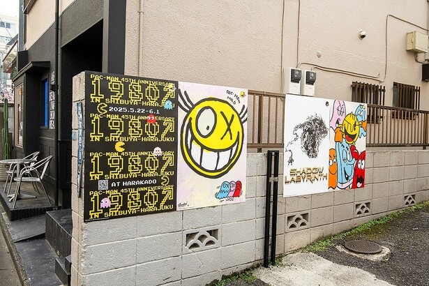 ふっと入った路地にも、アート作品が貼られていた