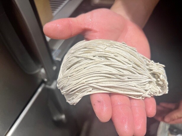 蕎麦のような味わいの「ロカロヌードル」