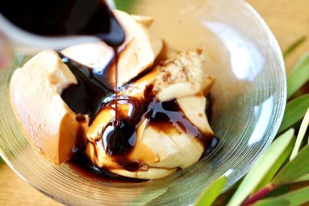 豆花と烏龍茶香る黒糖シロップ／角川食堂