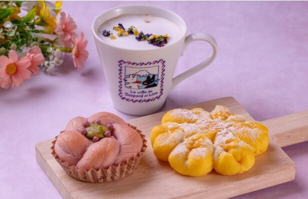 カフェ ブリオッシュ(写真左から)「フロージャポネ」(320円)、「フラワーラテ」(490円)、「fleur jaune」(280円)
