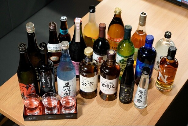 日本酒、焼酎、ウイスキー、ワインまでそろう
