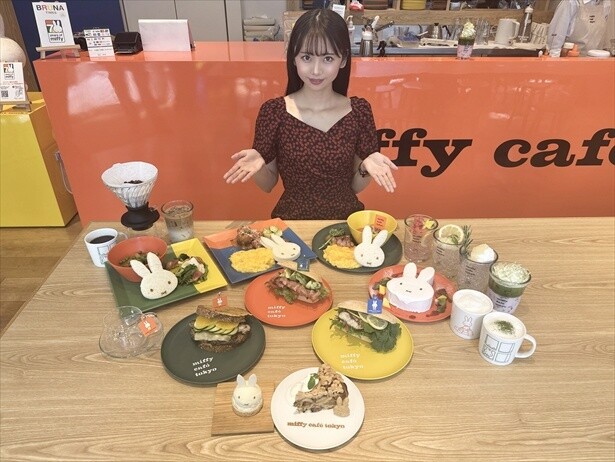 メニューがずらり！ミッフィーの顔やカラフルなお皿がかわいいですよね！
