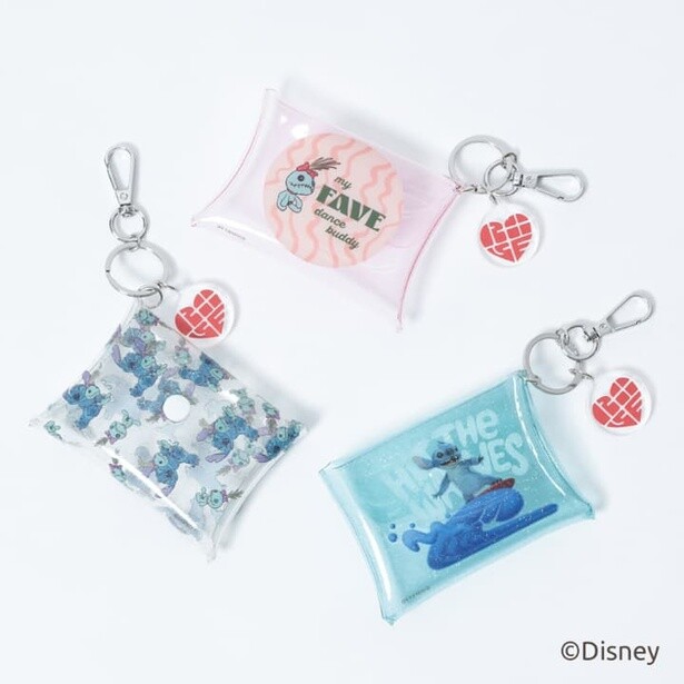 「ローズバッド」の「STITCH/SCRUMP/CLEAR POUCH AND CHARM SET」(各1980円)