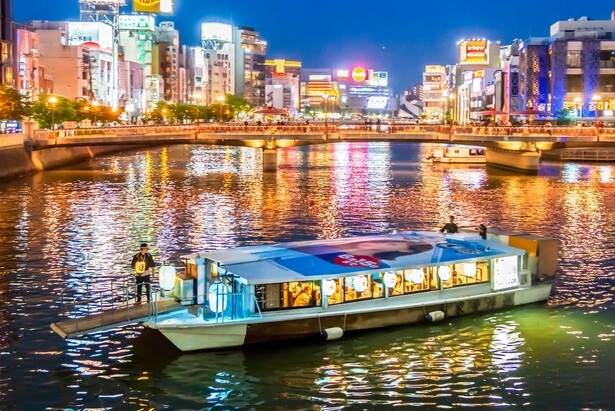 屋形船に乗って見る中洲の夜景は非日常感も満点