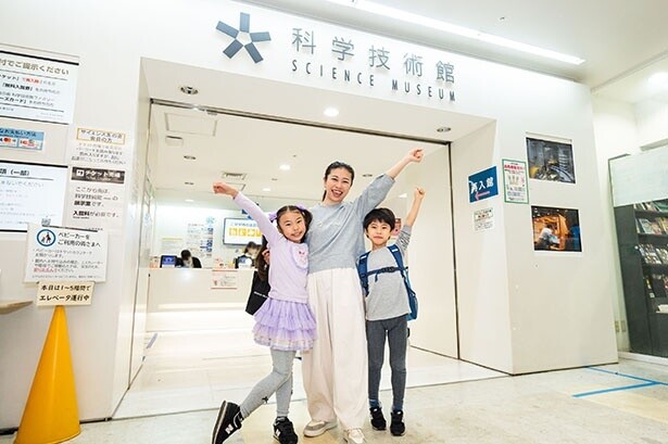 【写真】館内1階の受付でチケットを購入！お得な前売り券もある