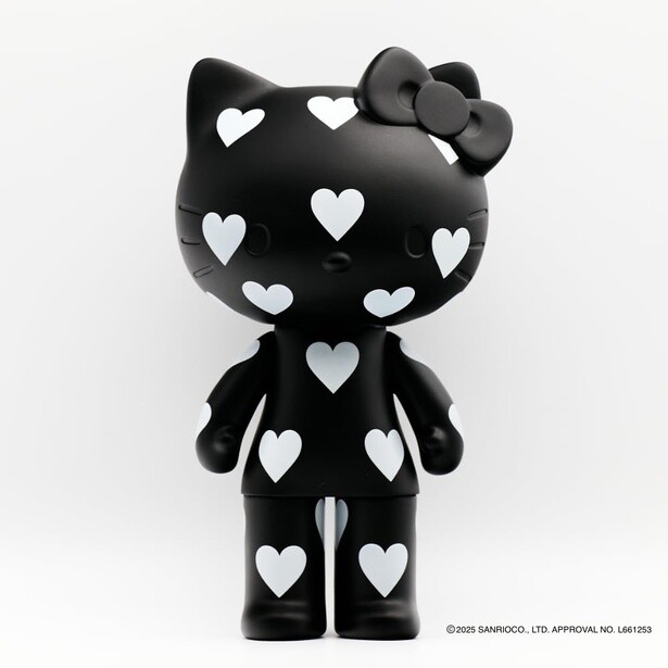 「『HELLO KITTY “BLACK SERIES”』“HEART”」(2万2000円)