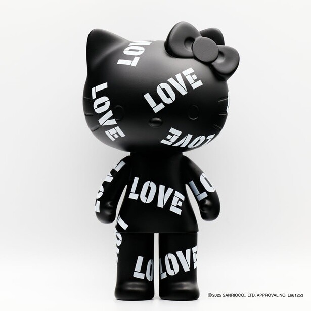 「『HELLO KITTY “BLACK SERIES”』“LOVE”」(2万2000円)