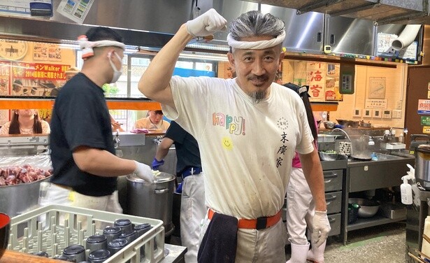 店主の末廣良信さん。家系本家の味を受け継ぐレジェンドのひとり