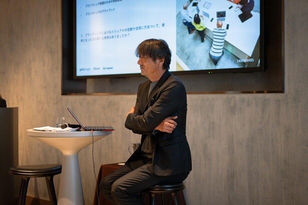 トークセッションの様子。富士通が歩んできた変革の道のりを振り返る高橋さん