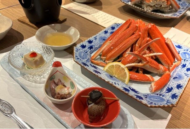鳥取では、「松葉がに」や「鳥取和牛」「二十世紀梨」などの美食も楽しめる ※写真は「皆生シーサイドホテル 海の四季」の「カニかにプラン」(冬季限定)
